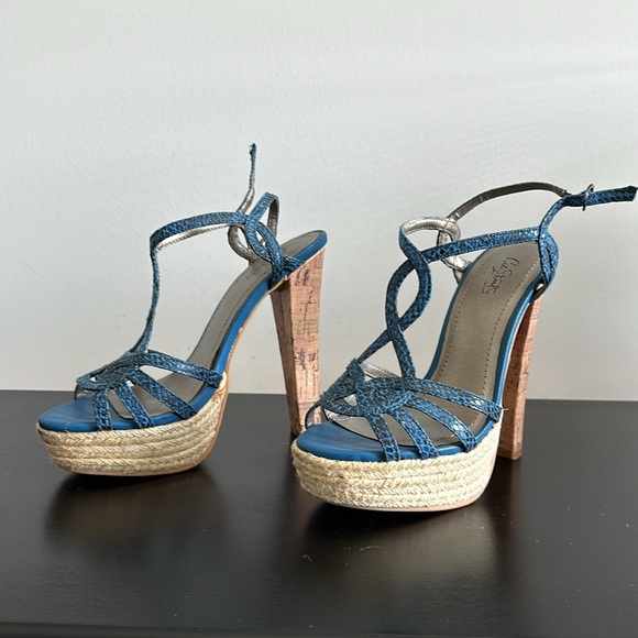 City Streets Blue Heels Sz 6 - Picture 2 of 6